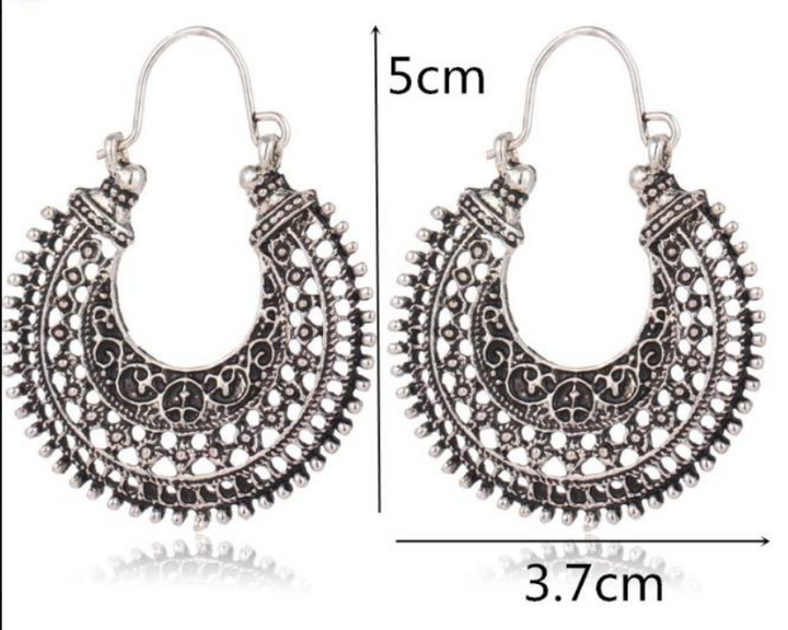 Silberne Boho-Ohrringe, runde Form, 5 cm Länge, 3,7 cm Breite, filigranes Design.