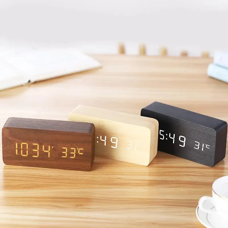 Digitální dřevěné hodiny s LED displejem – WoodSync