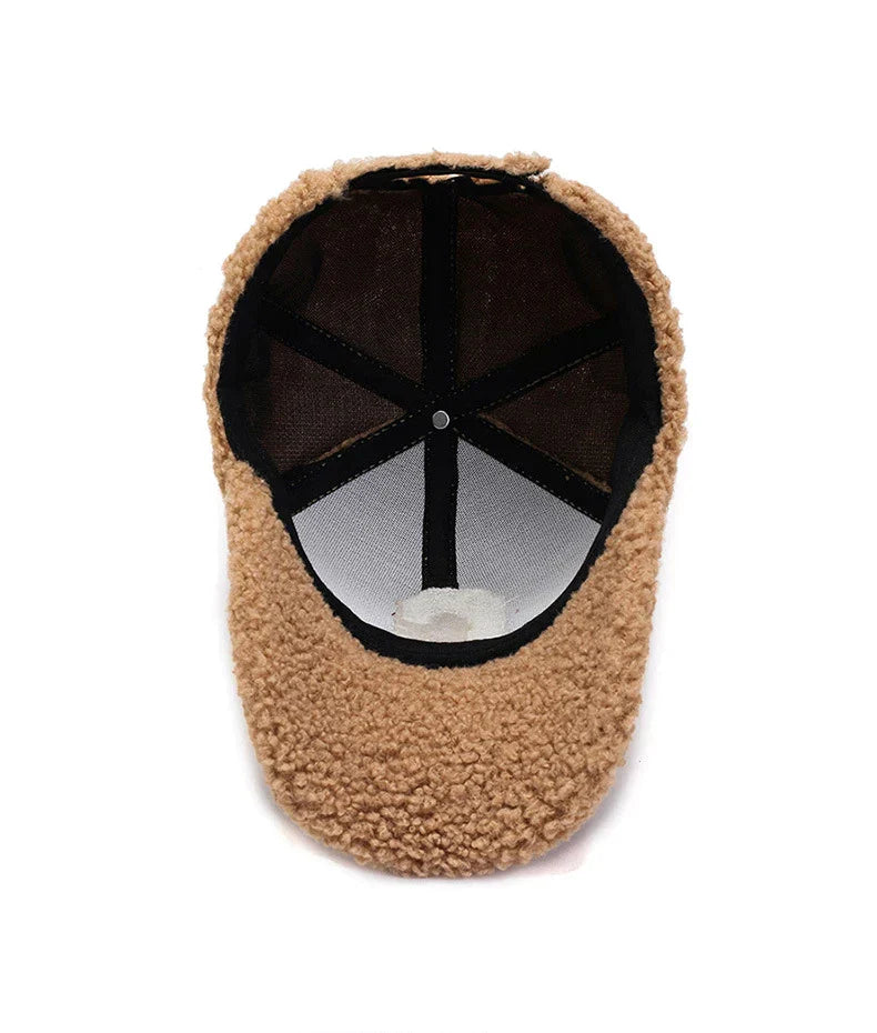 Braune Teddyfleece-Cap, unisex, warm, modisch, ideal für Herbst und Winter, weiches Material.
