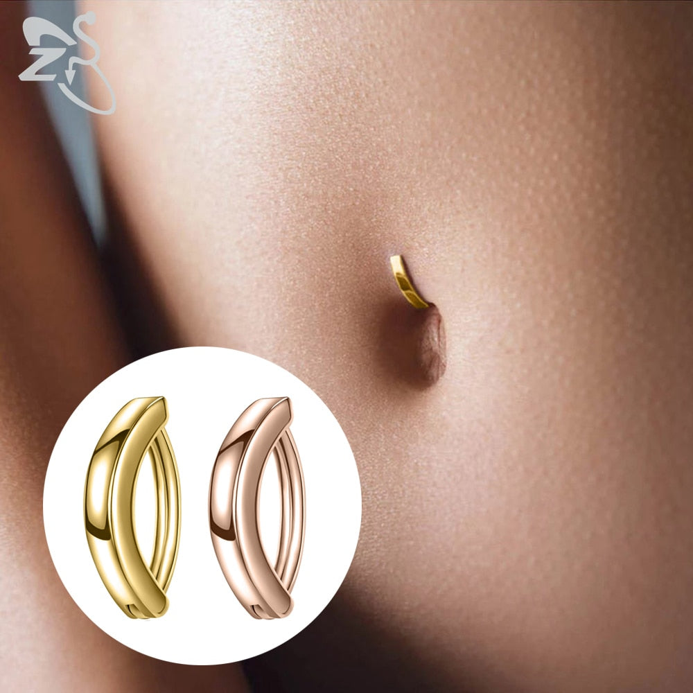 Goldener und roségoldener Bauchnabelpiercing, gebogenes Design, Edelstahl, Körperschmuck.