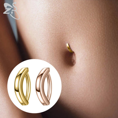 Goldener und roségoldener Bauchnabelpiercing, gebogenes Design, Edelstahl, Körperschmuck.