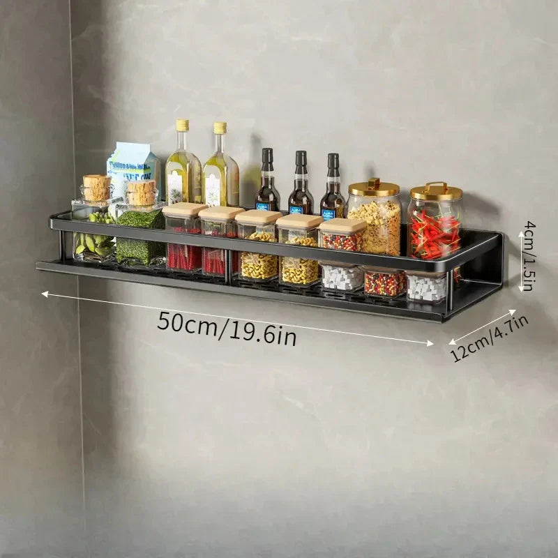 Schwarzes Küchenregal aus Metall, 50 cm, mit Gewürzgläsern und Flaschen, platzsparend.