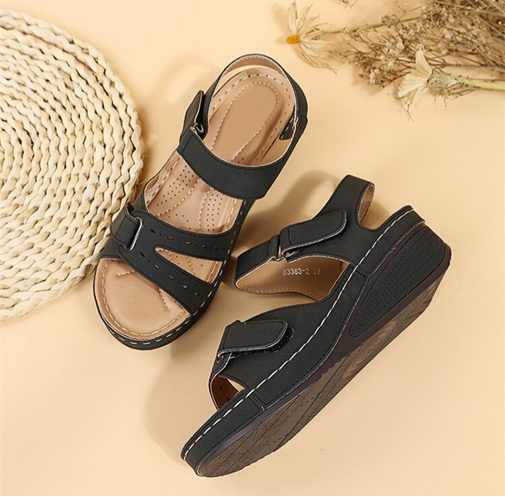 Schwarze Damen-Sandalen mit Keilabsatz, Leder, verstellbare Riemen, bequem, Sommermode.