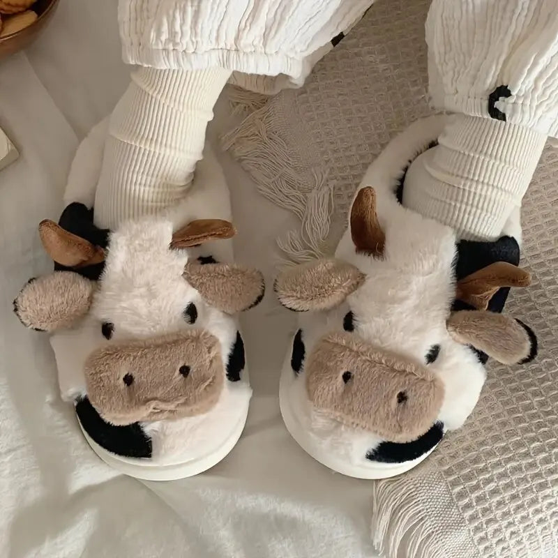 Plastové pantofle s krávím designem – PlushCow
