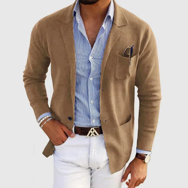 Herrenblazer beige, Reverskragen, Knopf, Taschen, eleganter Stil, Freizeitmode, Herrenbekleidung