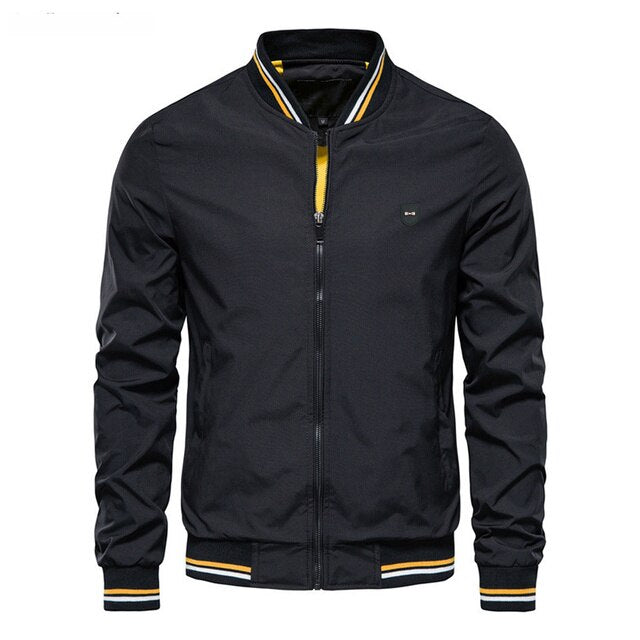 Schwarze Herrenjacke mit Reißverschluss, gestreiftem Kragen, ideal für Frühling und Herbst.