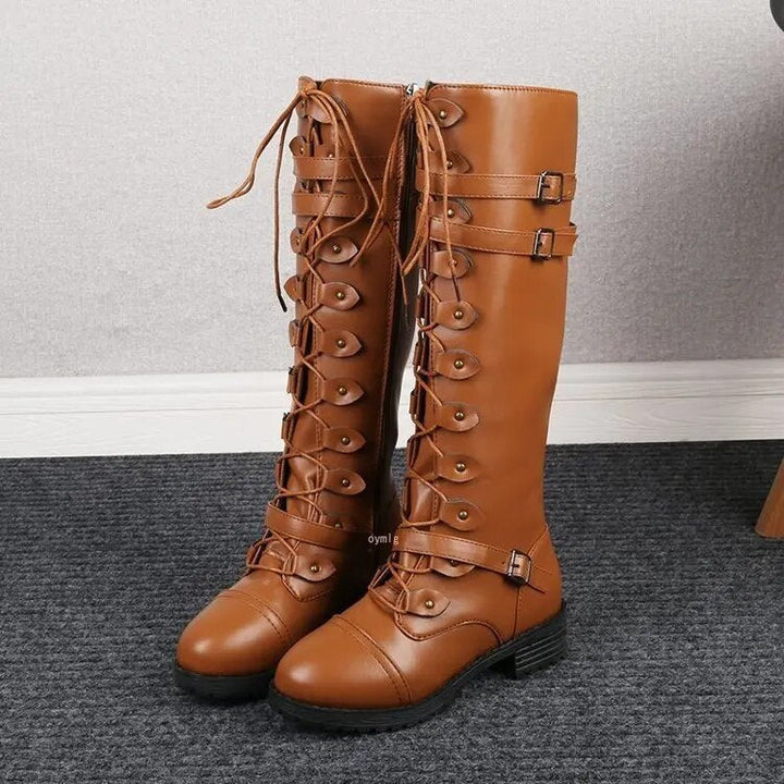 Braune kniehohe Damenstiefel, Schnürung, quadratischer Absatz, modisch, aus Lederimitat.