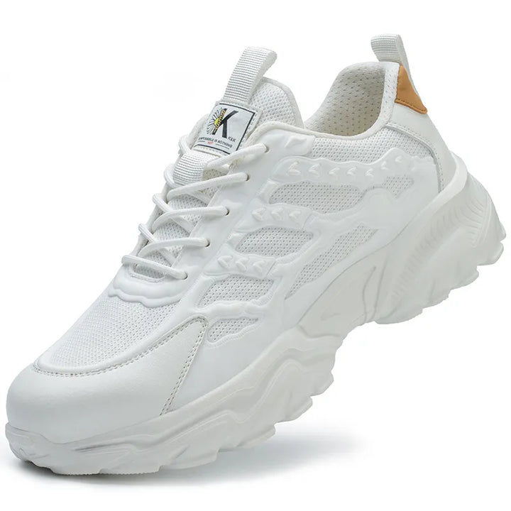 Weiße Sneaker, atmungsaktiv, sportlich, Mesh-Material, rutschfeste Sohle, Herrenmode.