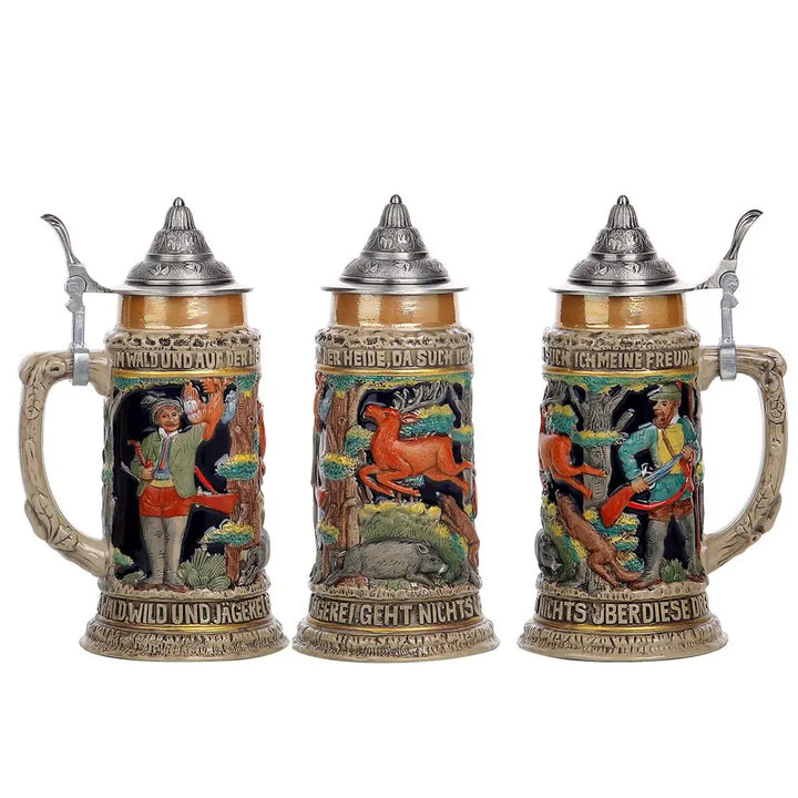 Pivní půllitr s reliéfem a cínovým víkem (0,8 l) – BavariaKrug Oktoberfest 2025