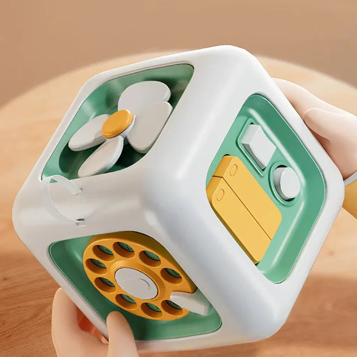 Montessori vzdělávací a motorická deska z dřeva pro kreativní rané učení