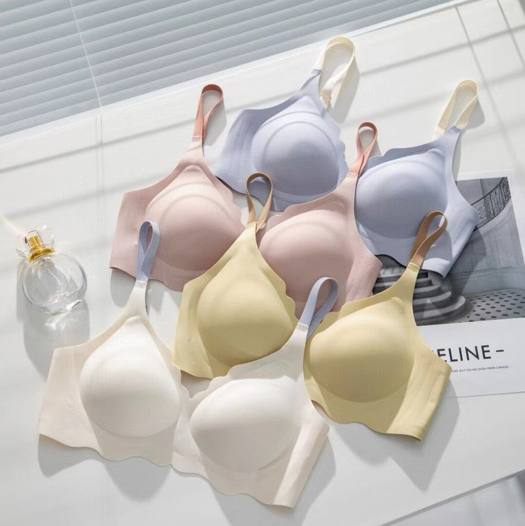 Sechs nahtlose BHs in Pastellfarben auf weißem Hintergrund, Damenunterwäsche, bequem, modisch.