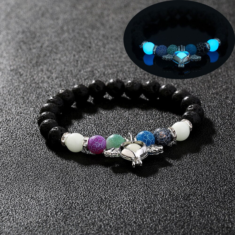 Armband mit Lavastein, bunten Perlen und leuchtendem Herzanhänger, Schmuck für Damen und Herren.