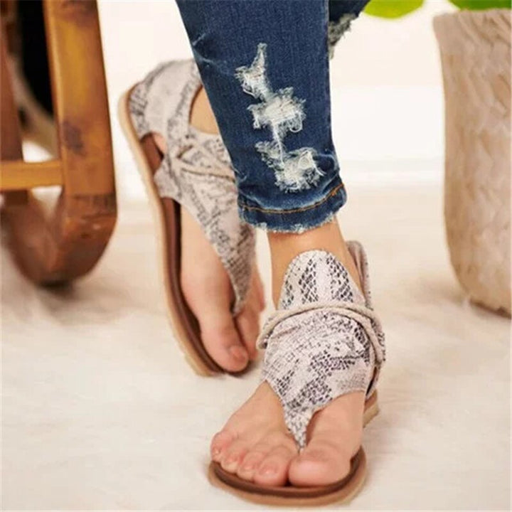 Damen Sandalen Schlangenmuster, flach, beige, Sommermode, lässig, bequem, trendig.