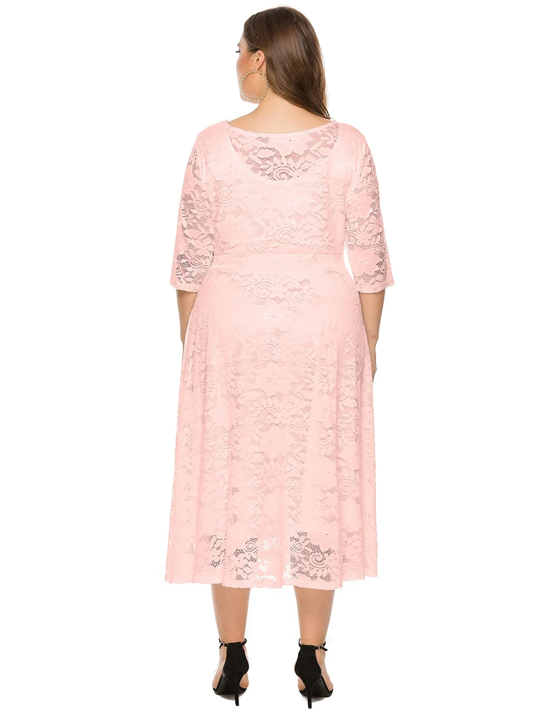 Damenkleid aus rosa Spitze, knielang, mit 3/4-Ärmeln, elegantes Design, Rückansicht.