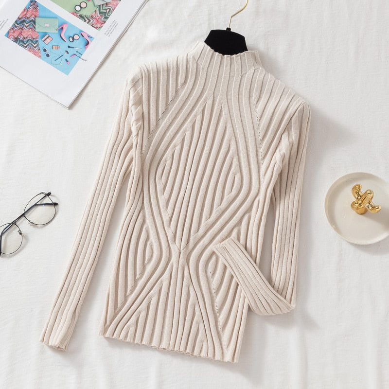 Beiger Strickpullover Damen, gerippt, Langarm, Rollkragen, modisch, elegant, Herbstmode.