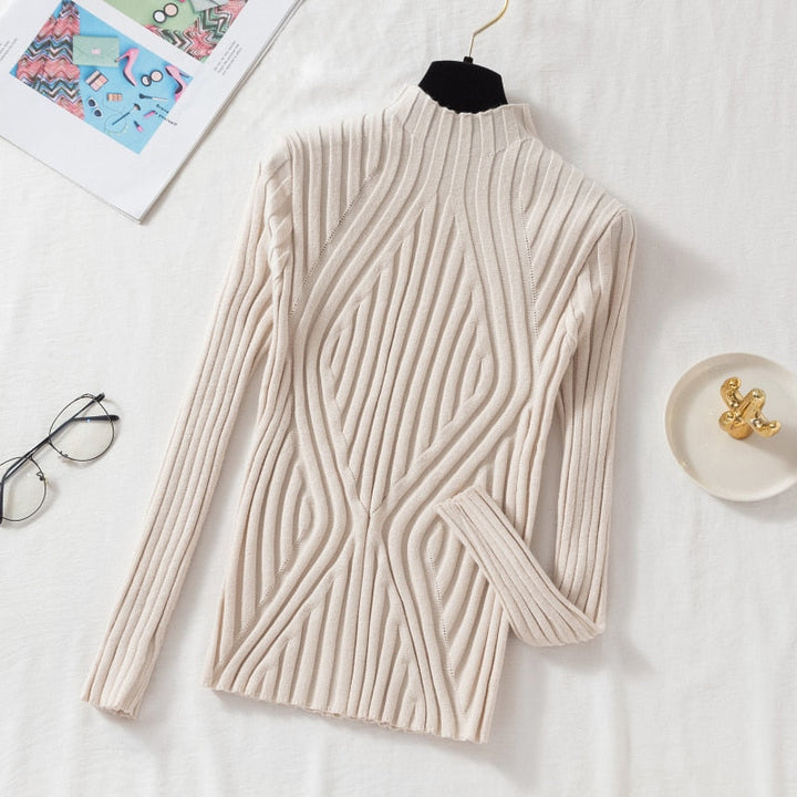 Beiger Strickpullover Damen, gerippt, Langarm, Rollkragen, modisch, elegant, Herbstmode.