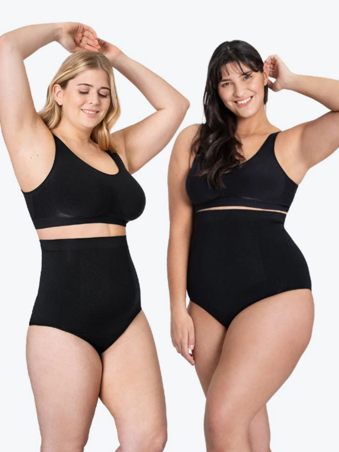 Zwei Frauen in schwarzer Shaper-Panty und BH, nahtlose Unterwäsche, figurformend.