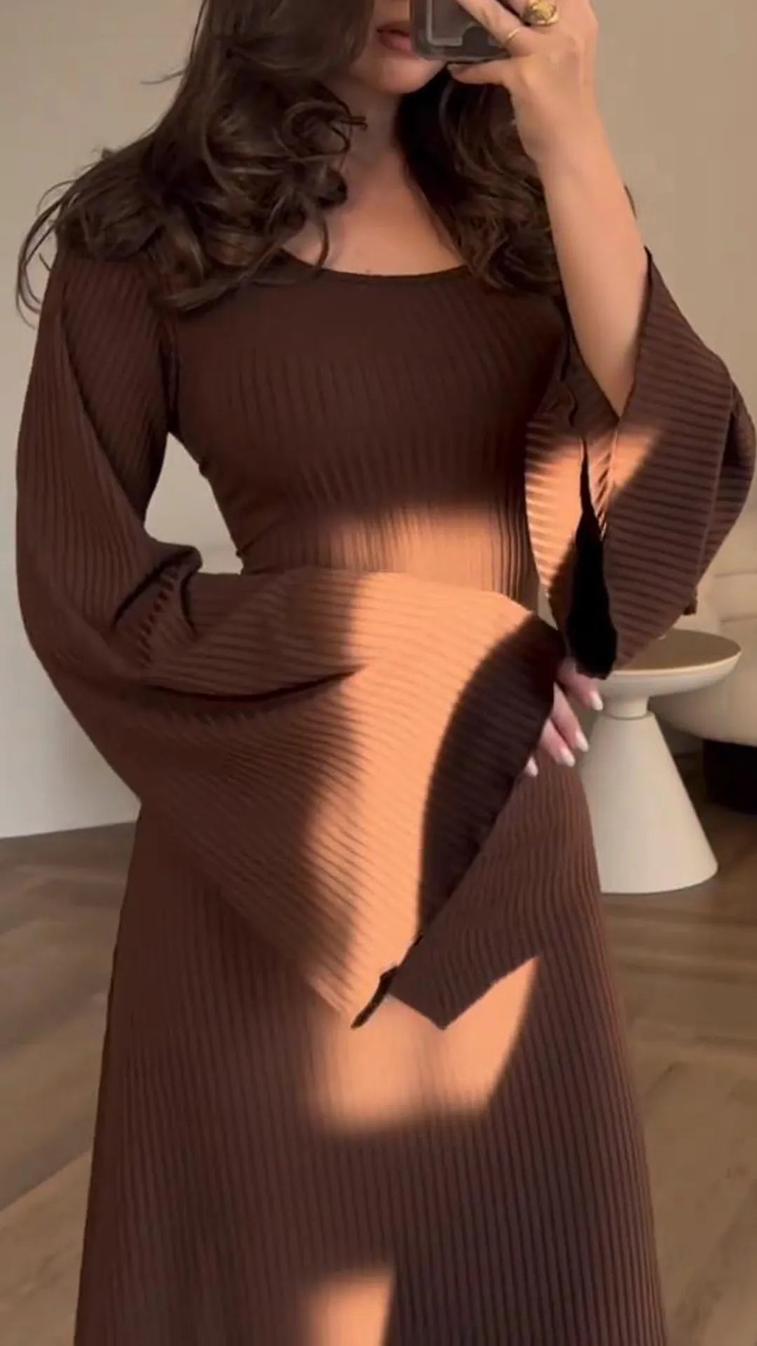 Elegantní bodyconové maxišaty se šněrováním – Podzim ve Valencii