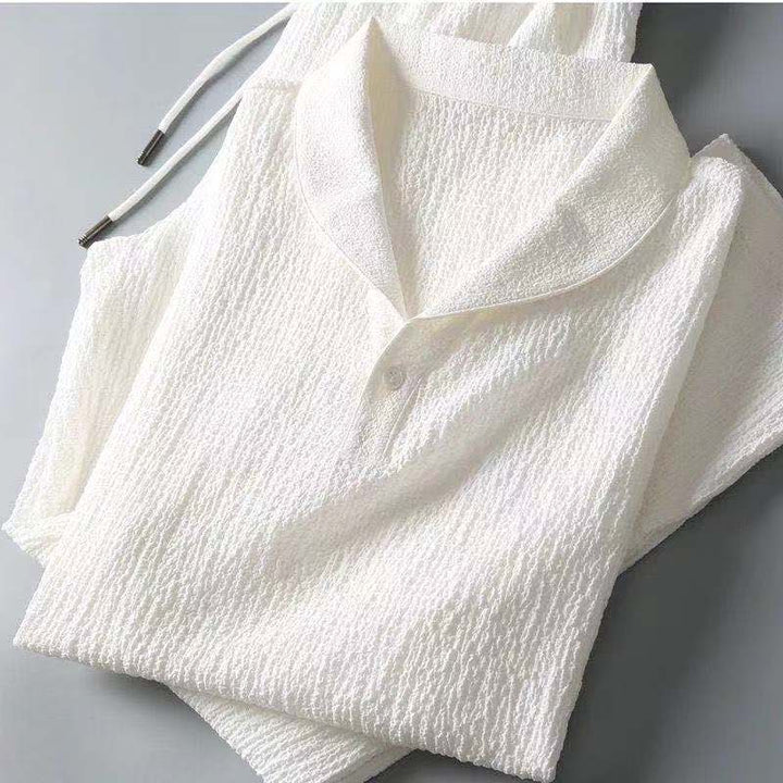 Weißes Herrenhemd aus Baumwolle, klassisch, kurzärmelig, Sommermode, Business-casual.