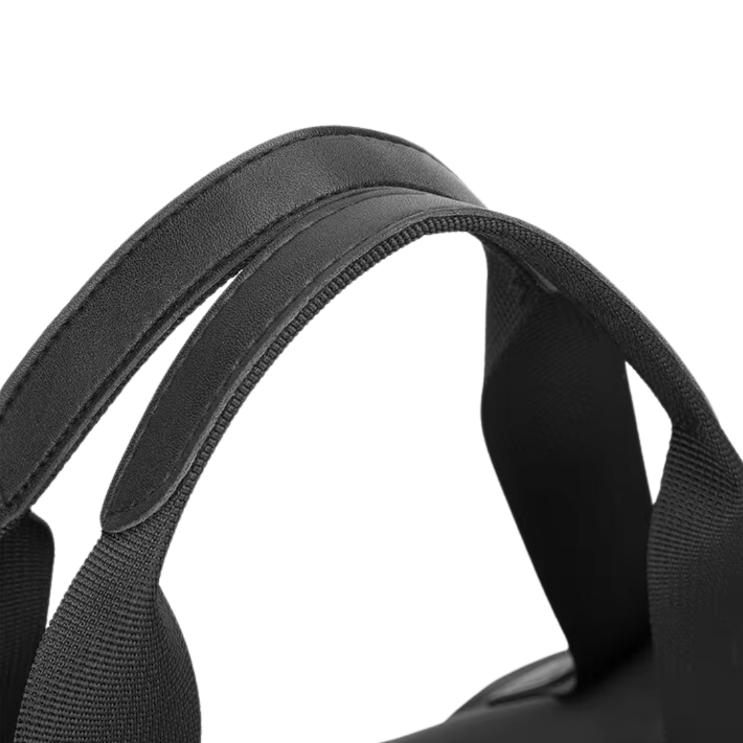 Schwarze Sporttasche mit Schuhfach, wasserdicht, Tragegriff, robustes Material.