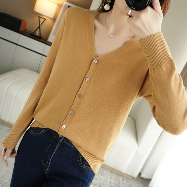 Damen V-Ausschnitt Strickjacke, beige, Knöpfe, Herbstmode, lässig, große Größe, dünner Pullover.