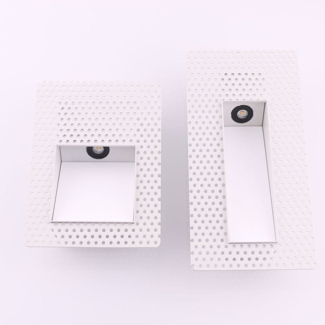Čtvercová a úzká obdélníková varianta svítidla vedle sebe, shora, s viditelným LED zdrojem 16