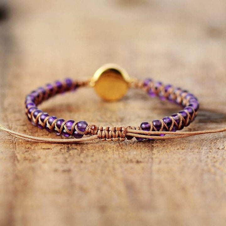 Boho-Armband mit Amethysten und Opal, handgefertigt, lila, geflochten, Yoga-Schmuck.