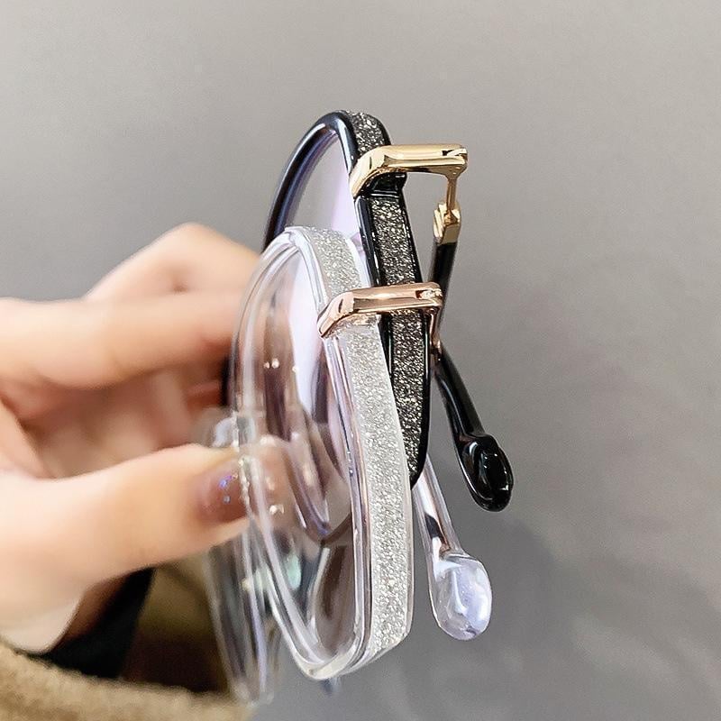 Stilvolle Anti-Blaulicht-Lesebrille, schwarz und silber, modisch, Schutzbrille, Nahaufnahme.
