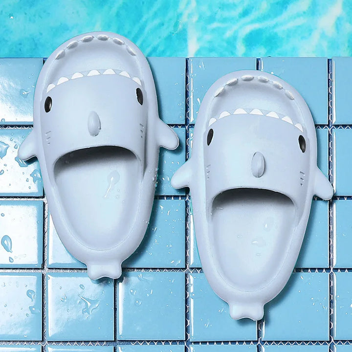 Unisex lehké letní sandály s designem žraloka – FinSteps