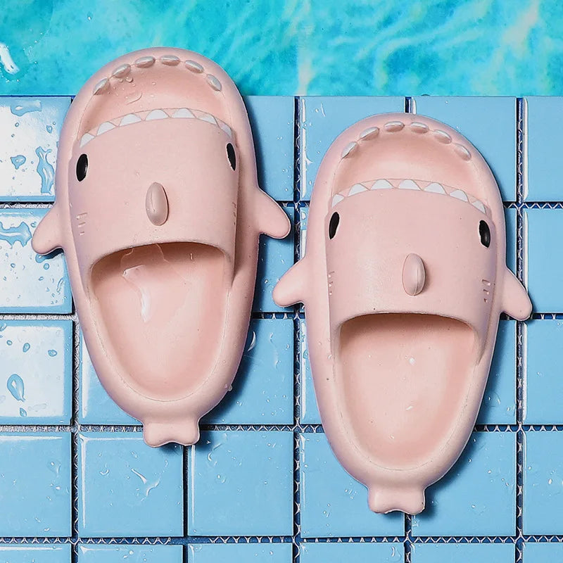 Unisex lehké letní sandály s designem žraloka – FinSteps