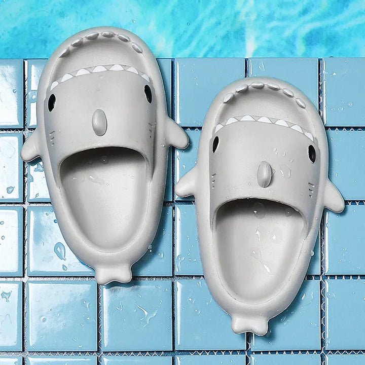 Unisex lehké letní sandály s designem žraloka – FinSteps