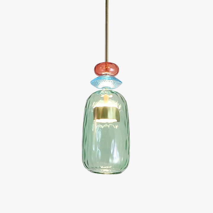 Grüne Glas-Hängeleuchte mit Messingakzent, modernes Design, bunte Details, LED-kompatibel.