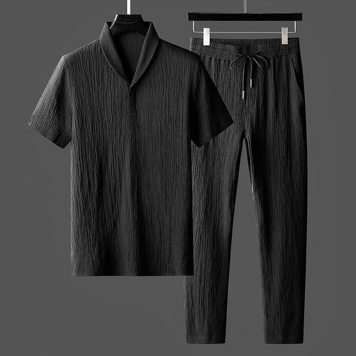 Schwarzer Herren-Pyjama-Set, kurzärmeliges Hemd und Hose, aus Baumwolle, elegant und bequem.