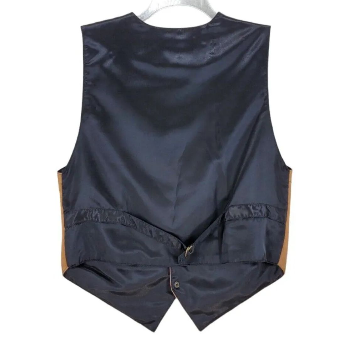 Schwarze Herrenweste aus Satin, Rückansicht, elegant, formell, verstellbarer Riemen.