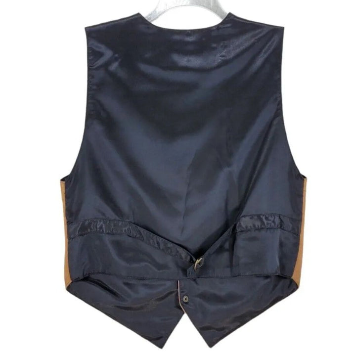Schwarze Herrenweste aus Satin, Rückansicht, elegant, formell, verstellbarer Riemen.