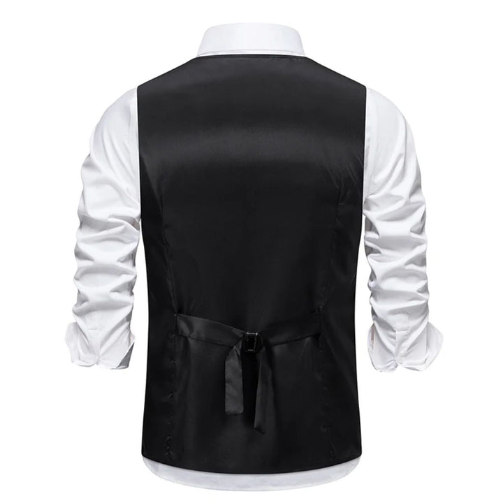 Schwarze Herrenweste mit weißem Hemd, elegantes Design, verstellbarer Rückenriemen.