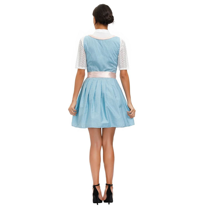 Frau in blauem Dirndl mit weißer Bluse und rosa Schürze, Rückansicht, traditionelles Kleid