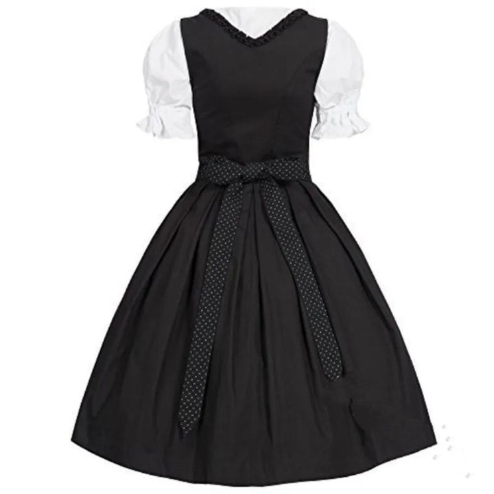 Schwarzes Dirndlkleid mit weißer Bluse und gepunkteter Schleife, traditionell, elegant.