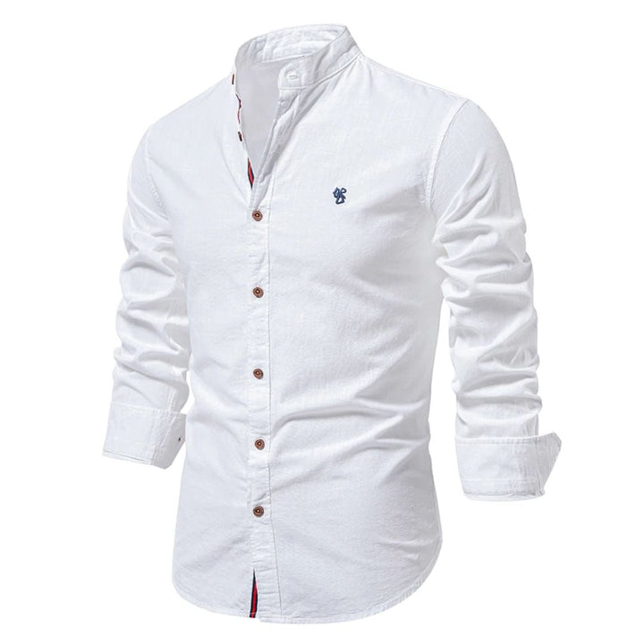 Weißes Herrenhemd mit Stehkragen, Langarm, Knopfleiste, Baumwolle, elegant, casual.