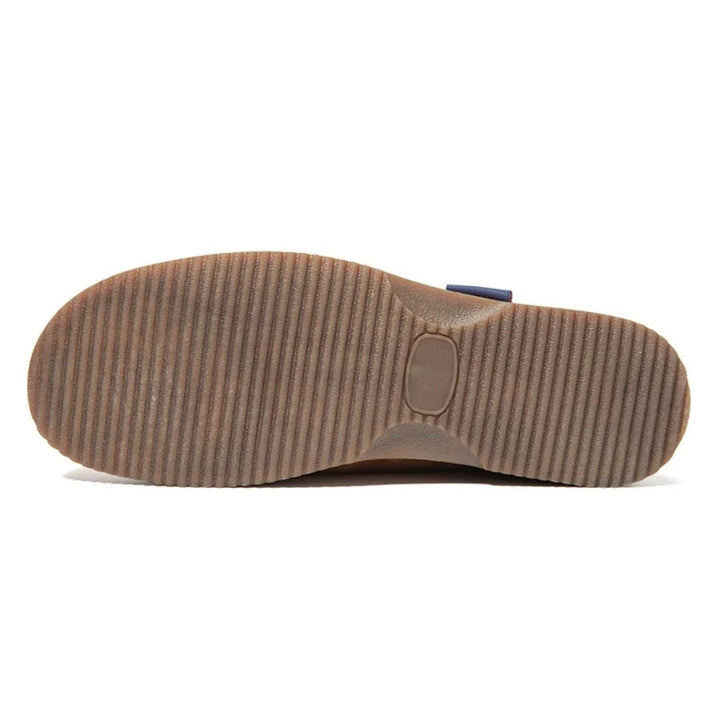 Braune Gummisohle mit Rillenprofil, rutschfest, langlebig, ideal für Schuhe und Stiefel.