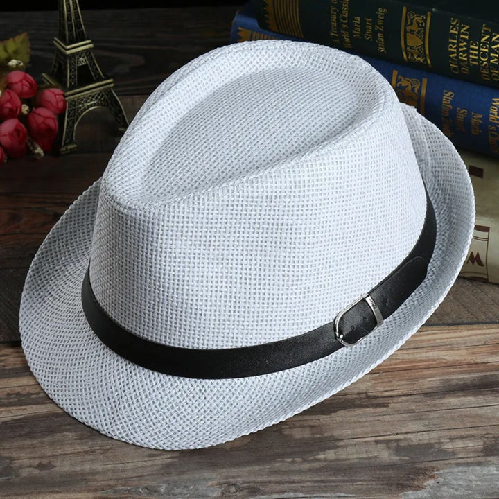 Weißer Fedora-Hut aus Stroh mit schwarzem Band, stilvoller Sommerhut für Herren.
