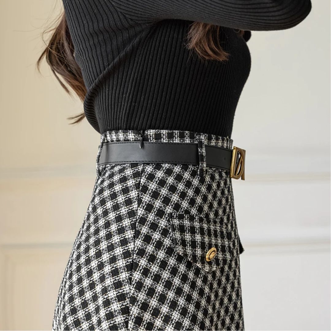 Schwarz-weiß karierter Rock mit Gürtel, Damenmode, elegantes Design, Herbstkleidung.
