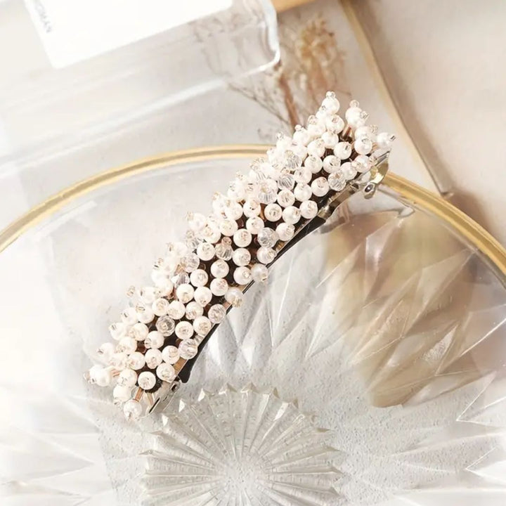 Perlen-Haarspange, weiß, elegant, modisch, Damen-Accessoire, Haarschmuck, Geschenkidee.