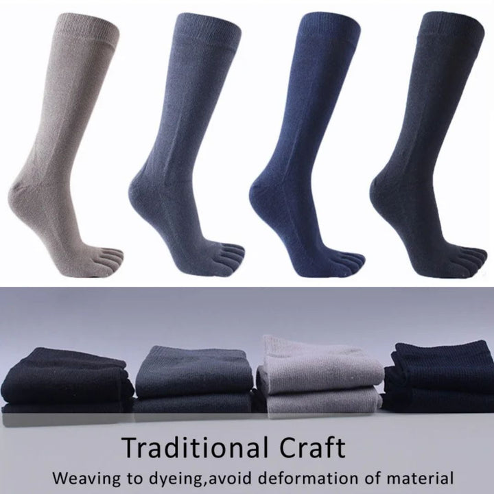 Vier Paar Zehensocken, verschiedene Farben, traditionelle Handwerkskunst, nahtlos, bequem.