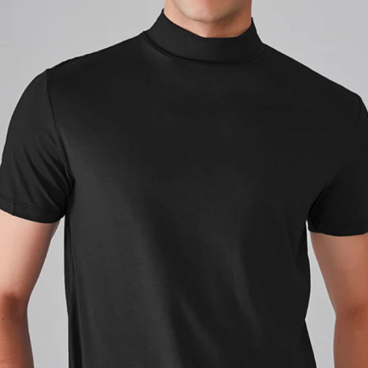 Schwarzes Herren-T-Shirt mit Stehkragen, kurzärmelig, aus Baumwolle, modisch und elegant.