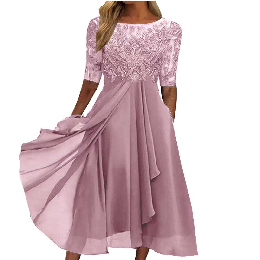 Fliederfarbenes Spitzenkleid, knielang, mit halblangen Ärmeln, elegantes Design.