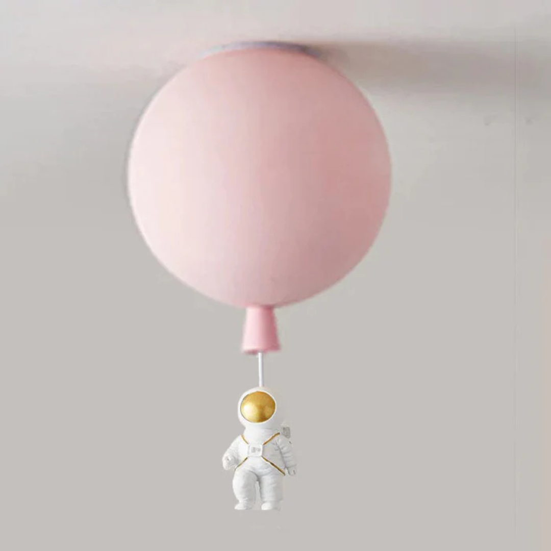 Rosa Deckenleuchte mit Astronauten-Anhänger, Kinderzimmerlampe, modernes Design.