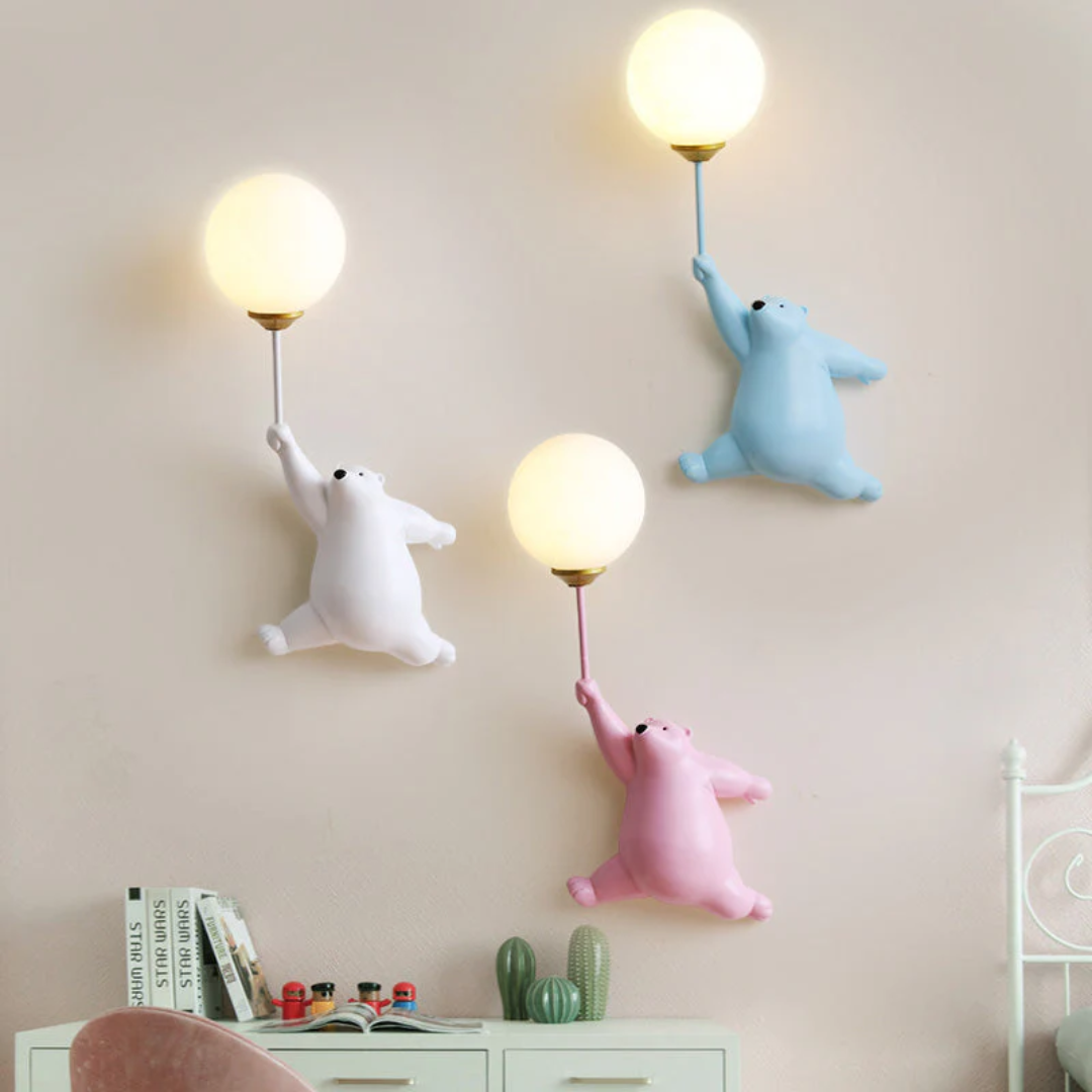 Drei Bären-Wandleuchten, rosa, blau, weiß, mit Kugel-Lampen, Kinderzimmer-Dekoration.