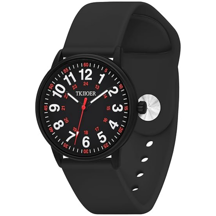 Schwarze Armbanduhr mit Silikonarmband, analoges Zifferblatt, weiße Zahlen, sportlich.