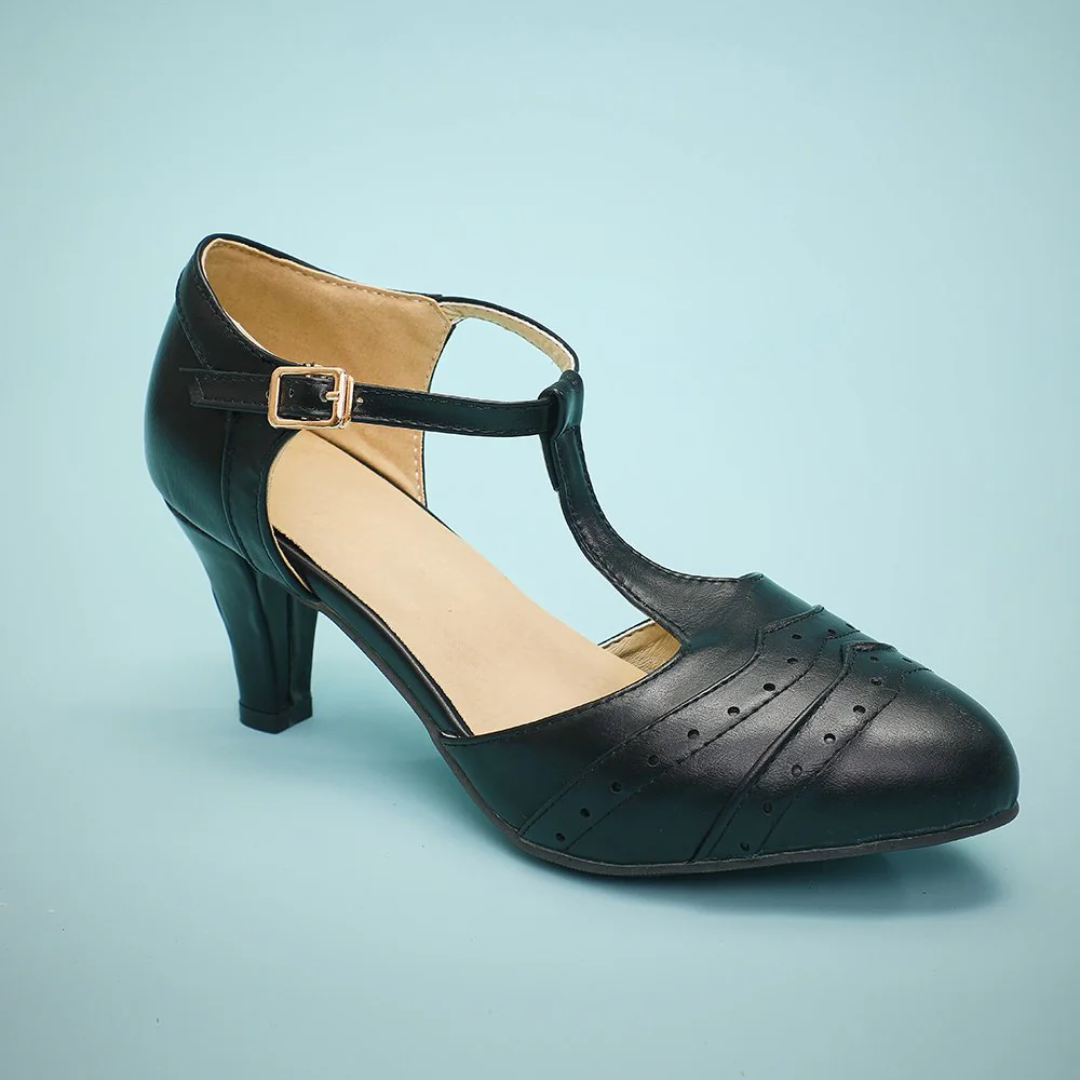 Schwarzer Damen-Tanzschuh mit T-Riemen, Absatz, Lederoptik, elegant, modisch.